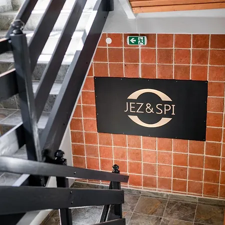 Hotel Jez&spi *